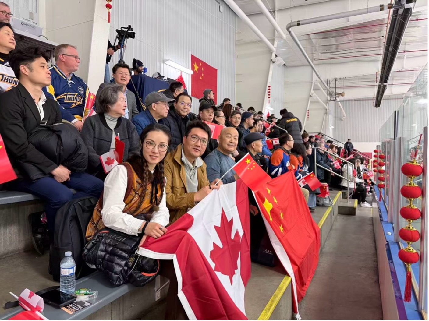 2026年2月 中国男子国家冰球队在埃德蒙顿友谊赛中取得胜利，我会会长马麟、副会长梁立军Philip Leung到场助威